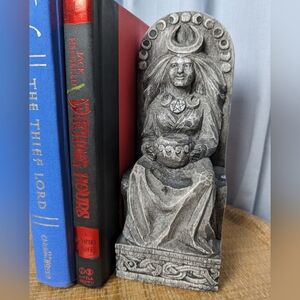 Dryad Design Seated Goddess